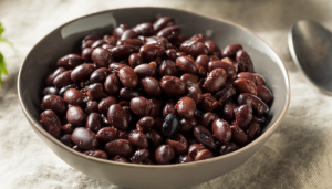 Aprenda a cozinhar feijão no micro-ondas