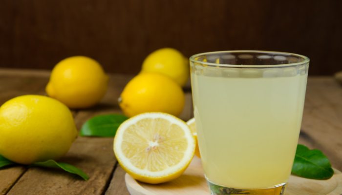 Suco de hortelã com limão