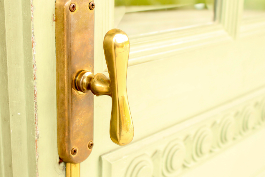 Como Remover a Ferrugem de Portas e Janelas: 4 Truques Infalíveis