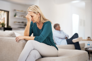 4 Sinais de Que não É mais Feliz em Seu Relacionamento: 5 Passos para um Novo Começo