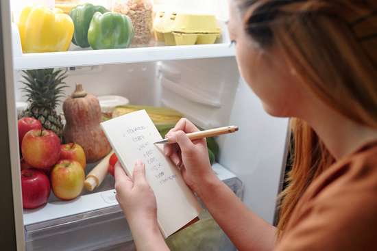 Quem ainda anota a lista de compras no papel costuma pensar assim