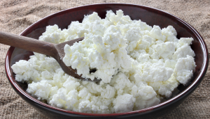 Queijo cottage: nutrição, benefícios e receita caseira