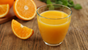 Suco de laranja — o clássico para apoiar suas defesas