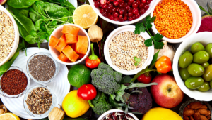 Alimentos que pioram a artrite: o que evitar e como aliviar as dores