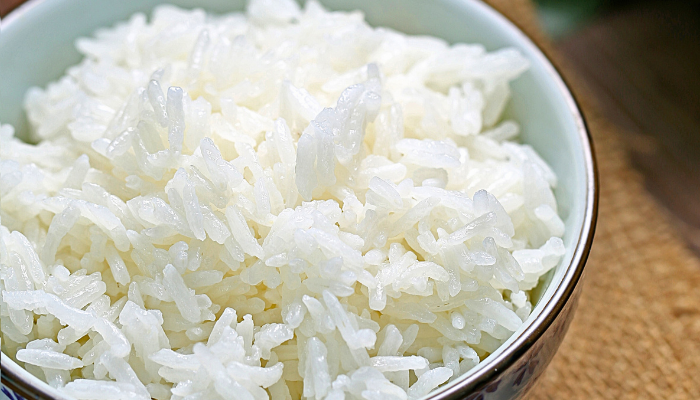 O arroz branco perfeito não se faz com água