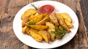 Como deixar batata assada dourada e crocante com amido de milho