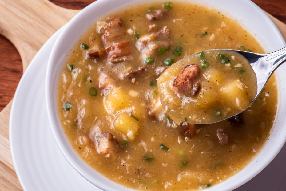 Caldo de mandioca com linguiça: receita para dias frios